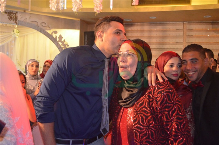 بالصور.. نجوم الأغنية يحتفلون بزفاف الشاعر أيمن عز بالصور.. نجوم الأغنية يحتفلون بزفاف الشاعر أيمن عز
