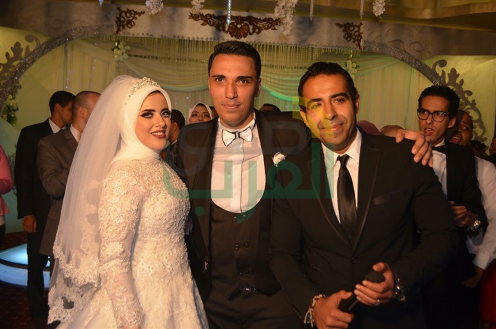 بالصور.. نجوم الأغنية يحتفلون بزفاف الشاعر أيمن عز بالصور.. نجوم الأغنية يحتفلون بزفاف الشاعر أيمن عز