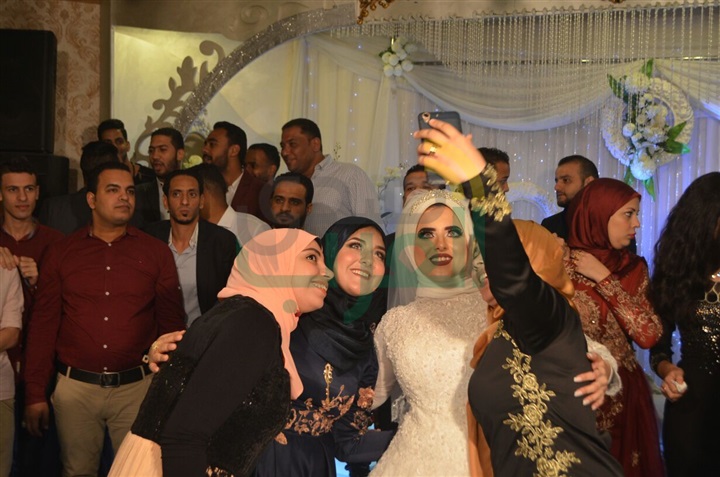 بالصور.. نجوم الأغنية يحتفلون بزفاف الشاعر أيمن عز بالصور.. نجوم الأغنية يحتفلون بزفاف الشاعر أيمن عز