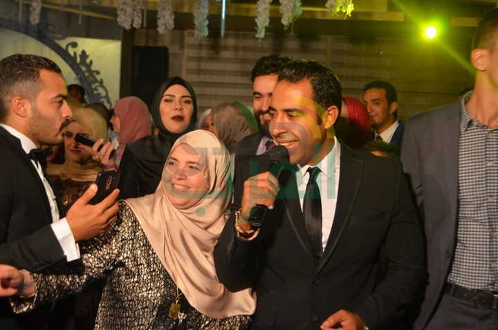 بالصور.. نجوم الأغنية يحتفلون بزفاف الشاعر أيمن عز بالصور.. نجوم الأغنية يحتفلون بزفاف الشاعر أيمن عز