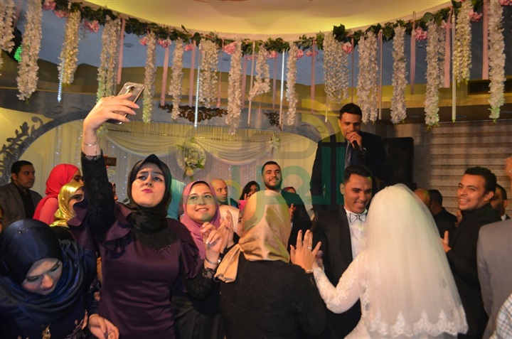 بالصور.. نجوم الأغنية يحتفلون بزفاف الشاعر أيمن عز بالصور.. نجوم الأغنية يحتفلون بزفاف الشاعر أيمن عز