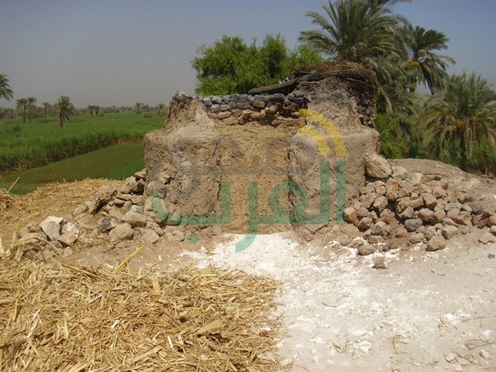 بالصور.. أشهر قرى صناعة الجير بالخط الغربي في قنا