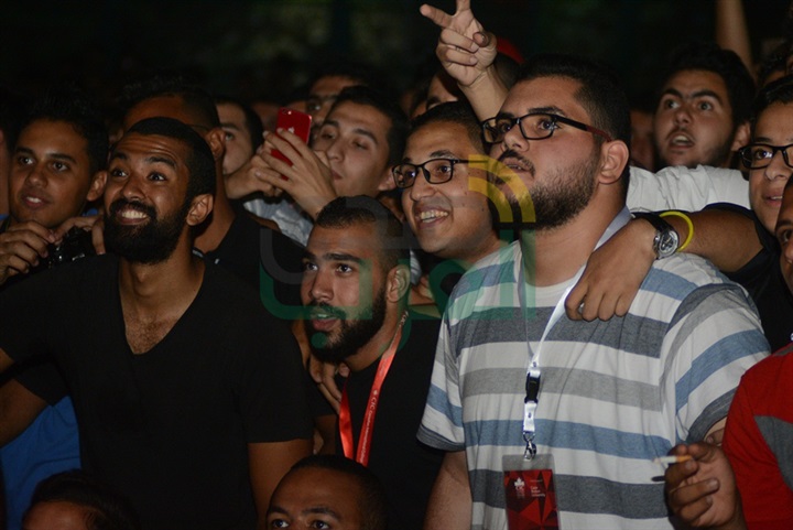 بالصور.. كايروكي وناتالي سابا يشعلان حفل الجامعة الكندية