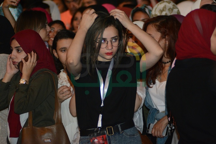 بالصور.. كايروكي وناتالي سابا يشعلان حفل الجامعة الكندية