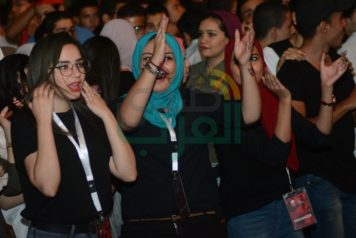 بالصور.. كايروكي وناتالي سابا يشعلان حفل الجامعة الكندية