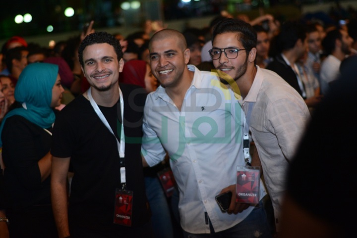 بالصور.. كايروكي وناتالي سابا يشعلان حفل الجامعة الكندية