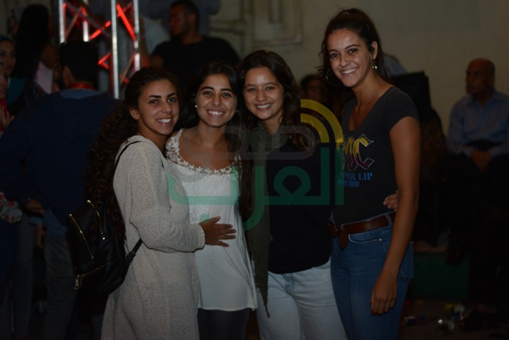 بالصور.. كايروكي وناتالي سابا يشعلان حفل الجامعة الكندية