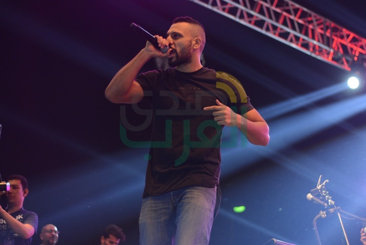 بالصور.. كايروكي وناتالي سابا يشعلان حفل الجامعة الكندية