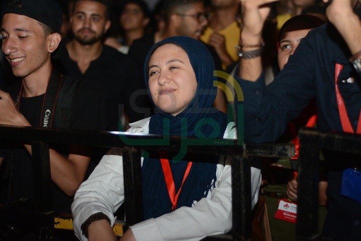 بالصور.. كايروكي وناتالي سابا يشعلان حفل الجامعة الكندية