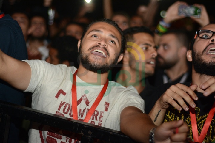 بالصور.. كايروكي وناتالي سابا يشعلان حفل الجامعة الكندية