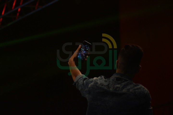 بالصور.. كايروكي وناتالي سابا يشعلان حفل الجامعة الكندية