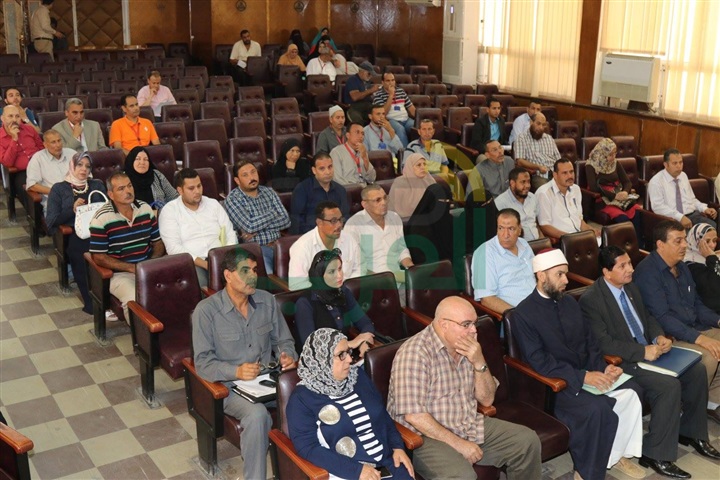 محافظ كفرالشيخ يكرم شباب مبادرة "بينا قريتى نظيفة وجميلة "