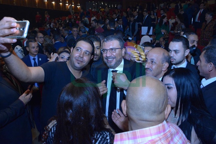 بالصور.. مظاهرة في حب عمرو الليثي بالاسكندرية السينمائي‎‏