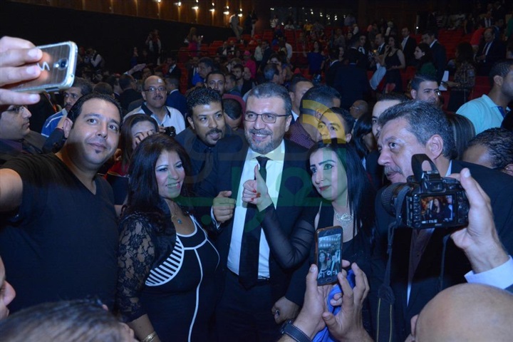 بالصور.. مظاهرة في حب عمرو الليثي بالاسكندرية السينمائي‎‏