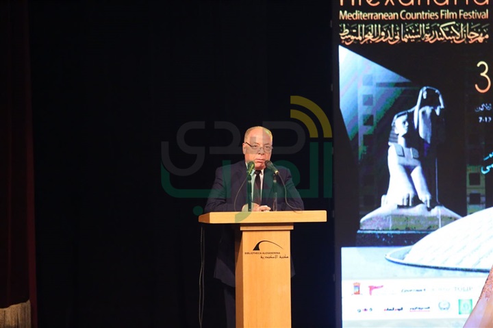 بكاء حسين فهمى بسبب فقدانه محمود عبد العزيز ونور الشريف