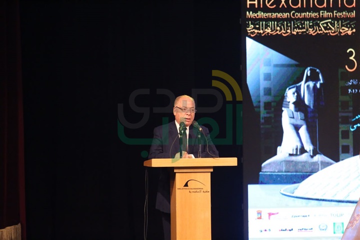 بكاء حسين فهمى بسبب فقدانه محمود عبد العزيز ونور الشريف