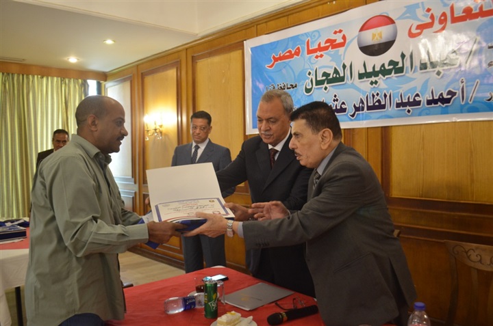 محافظ قنا يشهد المؤتمر التعاوني " تحيا مصر "
