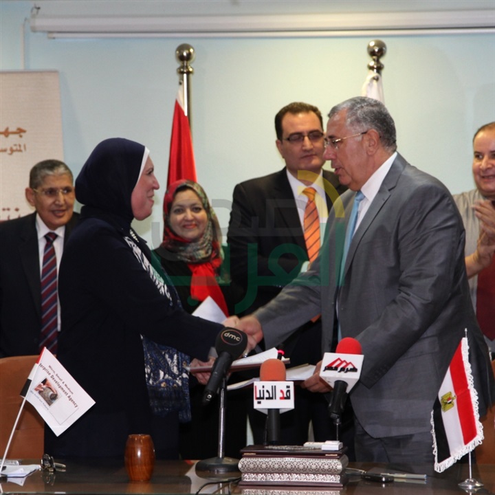 "تنمية المشروعات" و"البنك الزراعي المصري" يوقعان عقدًا بـ 250 مليون جنيه