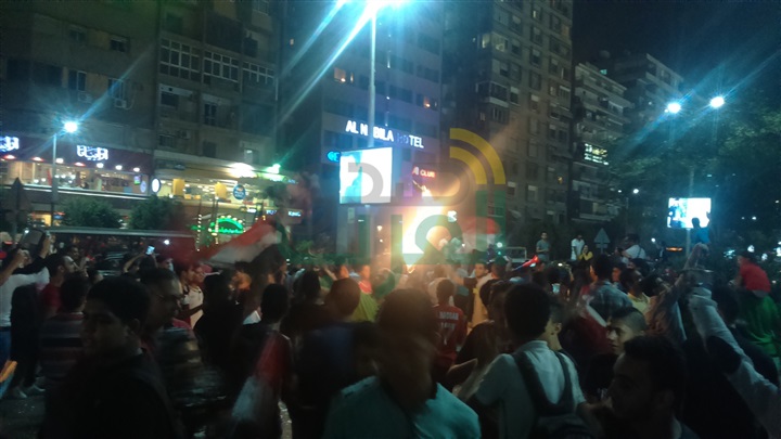 بالصور.. صدى العرب يرصد فرحة المصريين بعد تأهل المنتخب لكأس العالم بالصور.. صدى العرب يرصد فرحة المصريين بعد تأهل المنتخب لكأس العالم
