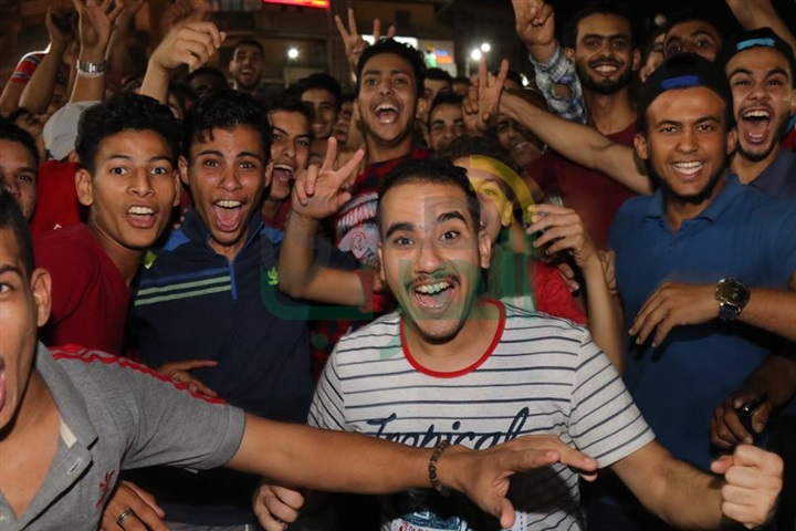 بالصور...محافظ كفر الشيخ يشارك الجماهير فرحة الصعود لكأس العالم