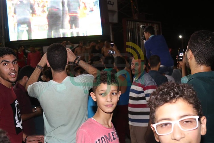 بالصور...محافظ كفر الشيخ يشارك الجماهير فرحة الصعود لكأس العالم