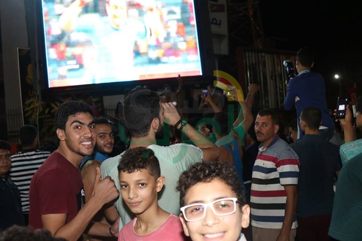 بالصور...محافظ كفر الشيخ يشارك الجماهير فرحة الصعود لكأس العالم