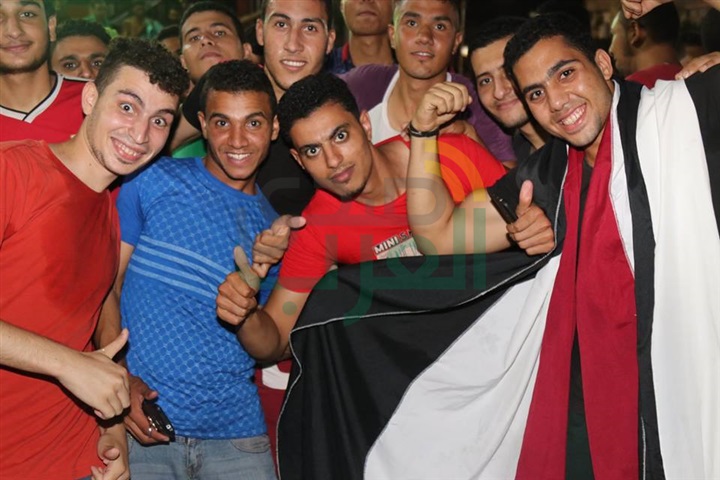 بالصور...محافظ كفر الشيخ يشارك الجماهير فرحة الصعود لكأس العالم