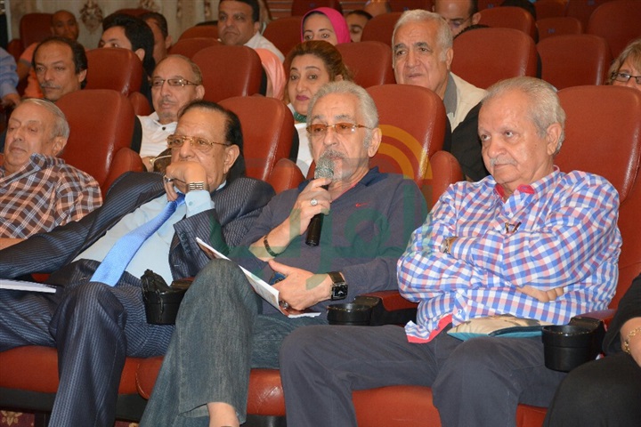 بالصور.. بدء ندوة تكريم حسين فهمي ضمن فعاليات الإسكندرية السينمائي