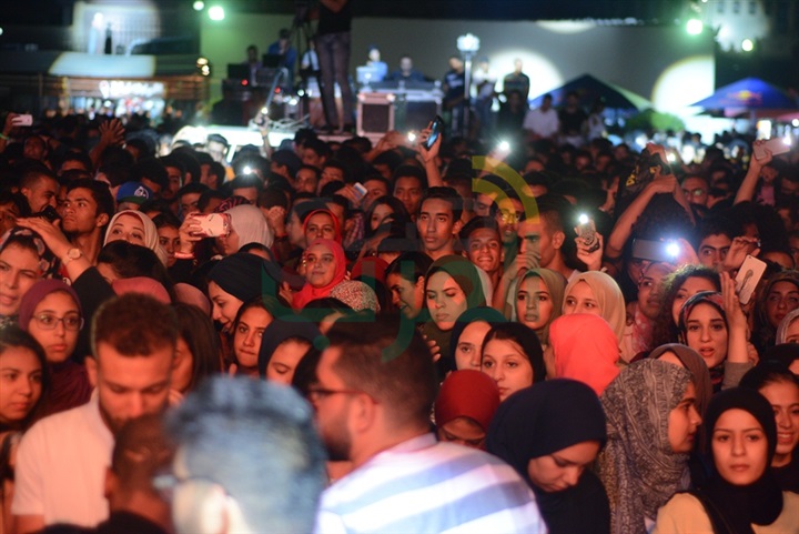 بالصور.. كايروكي وناتالي سابا يشعلان حفل الجامعة الكندية