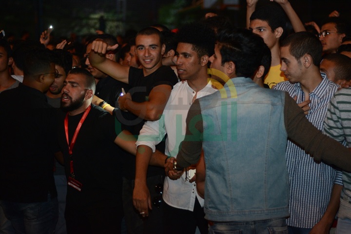 بالصور.. كايروكي وناتالي سابا يشعلان حفل الجامعة الكندية
