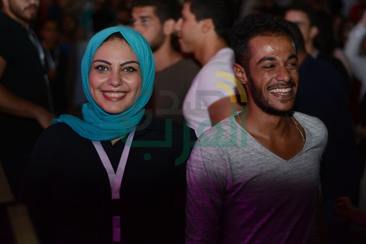 بالصور.. كايروكي وناتالي سابا يشعلان حفل الجامعة الكندية