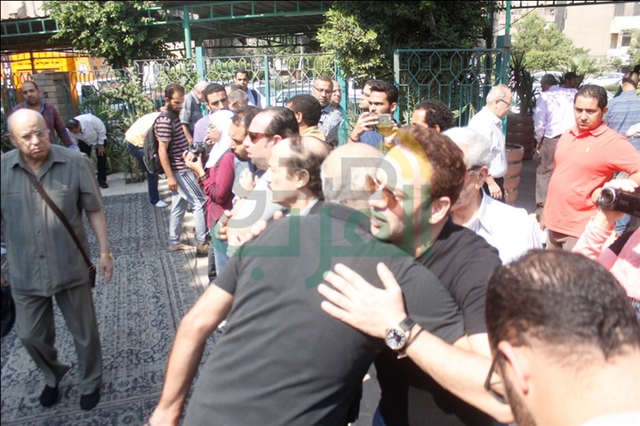 مصطفى قمر وعادل حسني وهاني خليفه فى وداع المخرج محمد راضي مصطفى قمر وعادل حسني وهاني خليفه فى وداع المخرج محمد راضي