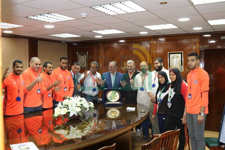 بالصور...محافظ كفر الشيخ يكرم فريق القدم للصم والبكم