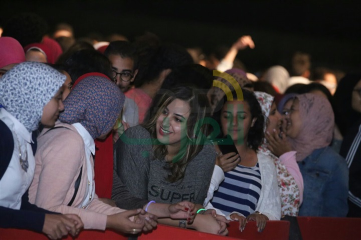 بالصور ... الآلاف طلاب الألمانية يتوافدون على حفل سميره سعيد والعسيلي 