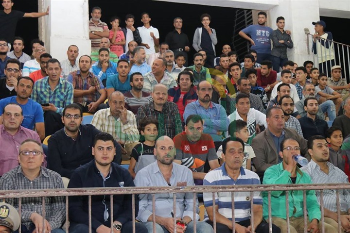 بالصور.. محافظ كفر الشيخ يشهد مباراة فوز الفريق الأول على بلدية المحلة