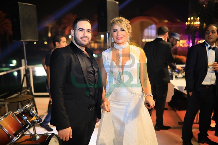 بالصور.. فنانون وسياسيون وإعلاميون يحتفلون بزفاف ابنة إيناس الدغيدي بالصور.. فنانون وسياسيون وإعلاميون يحتفلون بزفاف ابنة إيناس الدغيدي
