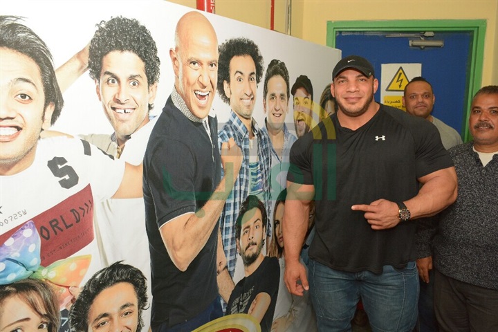 بالصور.. نجوم مسرح مصر يستقبلون "البيج رامي بطل العالم في كمال الأجسام بالصور.. نجوم مسرح مصر يستقبلون "البيج رامي بطل العالم في كمال الأجسام