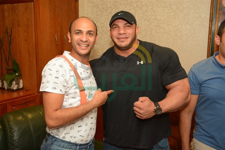 بالصور.. نجوم مسرح مصر يستقبلون "البيج رامي بطل العالم في كمال الأجسام بالصور.. نجوم مسرح مصر يستقبلون "البيج رامي بطل العالم في كمال الأجسام
