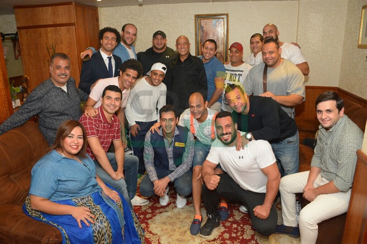 بالصور.. نجوم مسرح مصر يستقبلون "البيج رامي بطل العالم في كمال الأجسام بالصور.. نجوم مسرح مصر يستقبلون "البيج رامي بطل العالم في كمال الأجسام