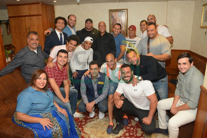 بالصور.. نجوم مسرح مصر يستقبلون "البيج رامي بطل العالم في كمال الأجسام بالصور.. نجوم مسرح مصر يستقبلون "البيج رامي بطل العالم في كمال الأجسام