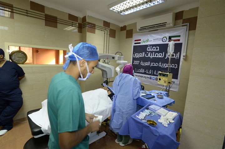 "النجاة الكويتية" تدعم إعادة البصر لـ500 مريض في الأقصر وقنا
