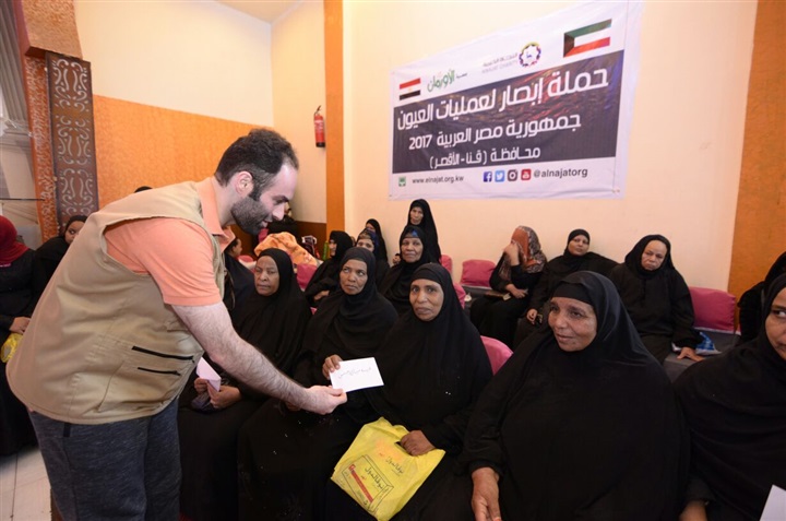 "النجاة الكويتية" تدعم إعادة البصر لـ500 مريض في الأقصر وقنا