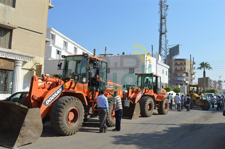 بالفيديو والصور.. بدء حملة نظافة مكثفة بكفر الشيخ