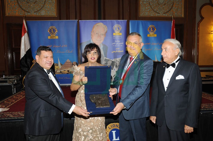 بالصور.. تكريم حسين فهمي ومنحه جائزة الليونز العالمية بالصور.. تكريم حسين فهمي ومنحه جائزة الليونز العالمية