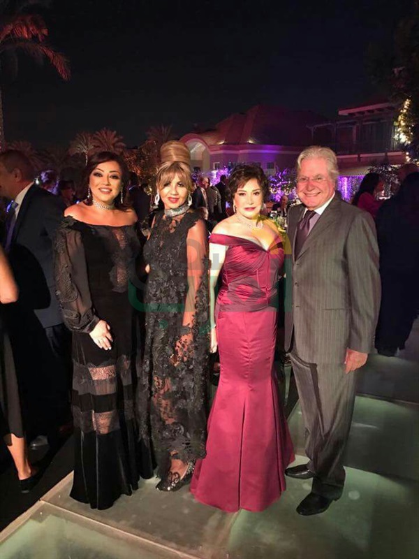 بالصور.. فنانون وسياسيون وإعلاميون يحتفلون بزفاف ابنة إيناس الدغيدي بالصور.. فنانون وسياسيون وإعلاميون يحتفلون بزفاف ابنة إيناس الدغيدي