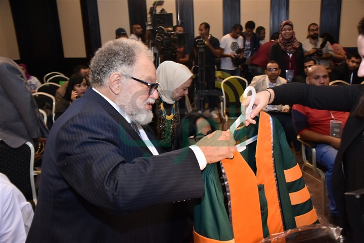 بالصور..  وقائع المؤتمر الصحفي لمنح يحيى الفخراني وحسين الجسمي الدكتوراه الفخرية من الـ cic