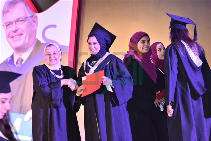 بالصور.. حسين الجاسمي ويحيى الفخراني ومحمد صبحي يشهدون تخريج الدفعة العاشرة من الجامعة الكندية بالصور.. حسين الجاسمي ويحيى الفخراني ومحمد صبحي يشهدون تخريج الدفعة العاشرة من الجامعة الكندية