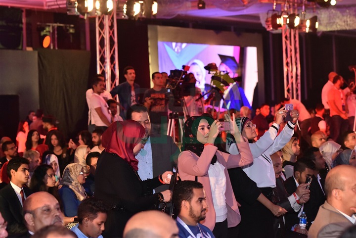بالصور.. حسين الجاسمي ويحيى الفخراني ومحمد صبحي يشهدون تخريج الدفعة العاشرة من الجامعة الكندية بالصور.. حسين الجاسمي ويحيى الفخراني ومحمد صبحي يشهدون تخريج الدفعة العاشرة من الجامعة الكندية