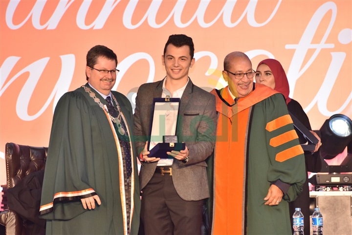 بالصور.. حسين الجاسمي ويحيى الفخراني ومحمد صبحي يشهدون تخريج الدفعة العاشرة من الجامعة الكندية بالصور.. حسين الجاسمي ويحيى الفخراني ومحمد صبحي يشهدون تخريج الدفعة العاشرة من الجامعة الكندية