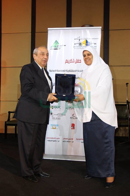 «المهندسين» تكرّم وزير الإسكان لإسهاماته في تنفيذ المشروعات القومية